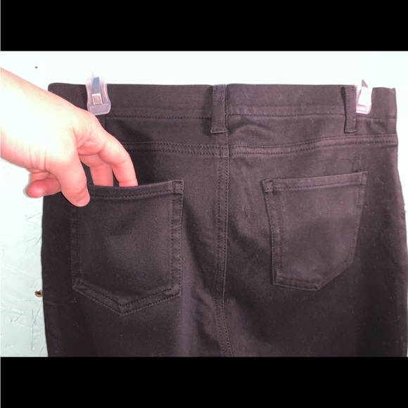 Black Capri Jeggings - Picture 7 of 8